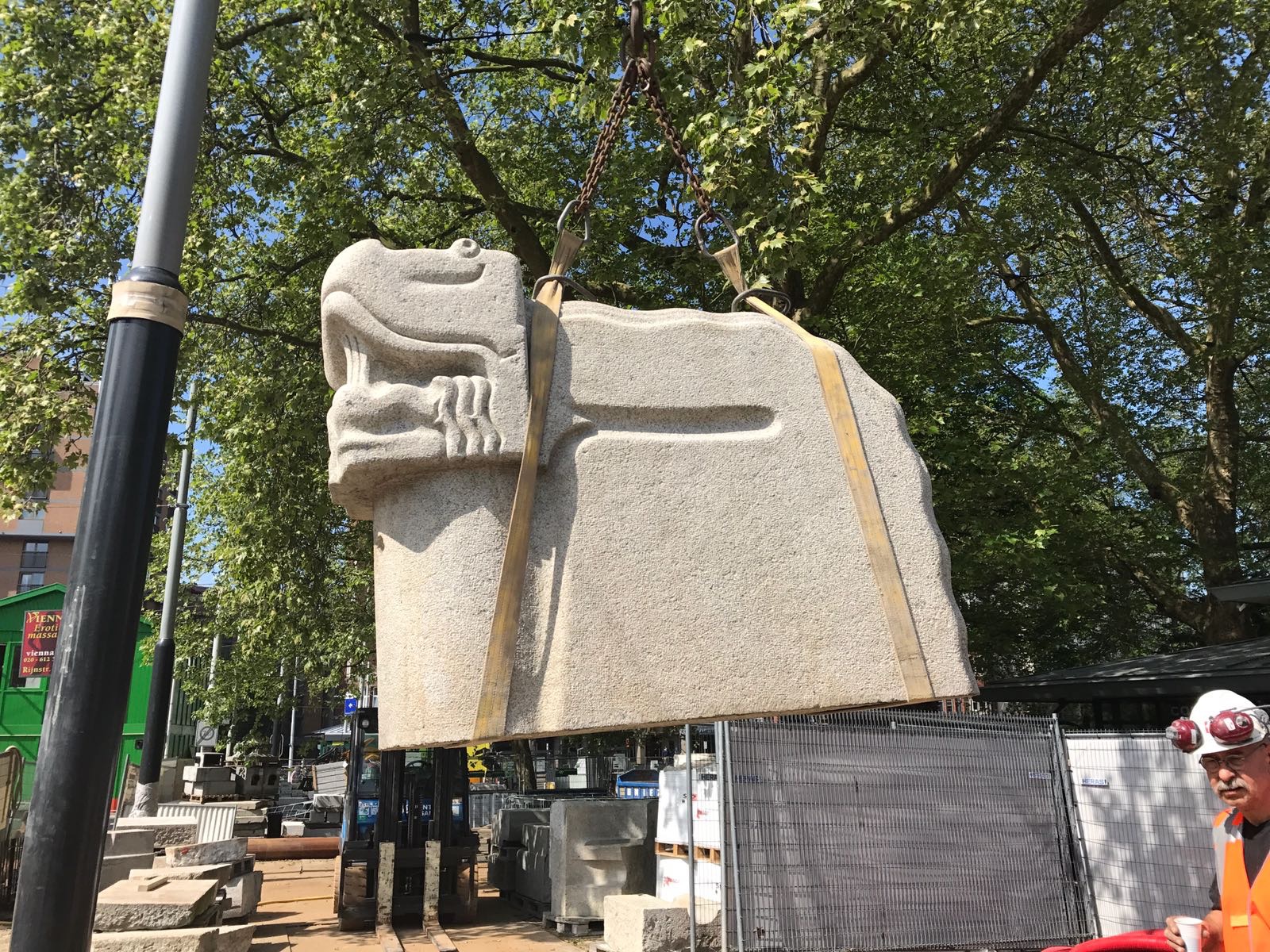 Zeebeesten, Leidschebrug