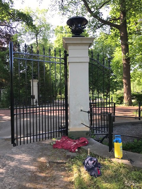 Poort van een landgoed restaureren.